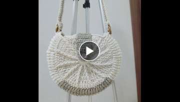 Easy to make round crochet bag.